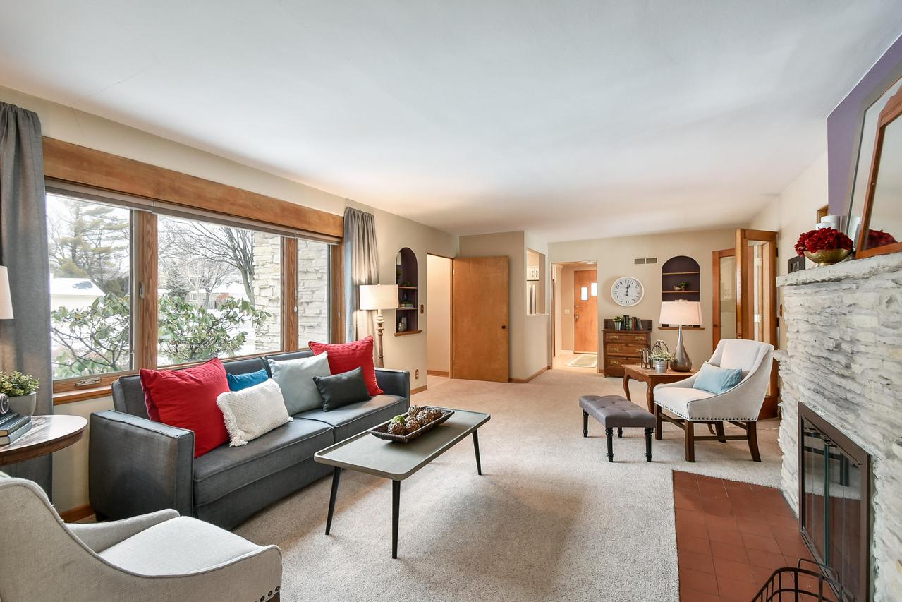 7433 Wellauer Dr., Wauwatosa, WI 53213