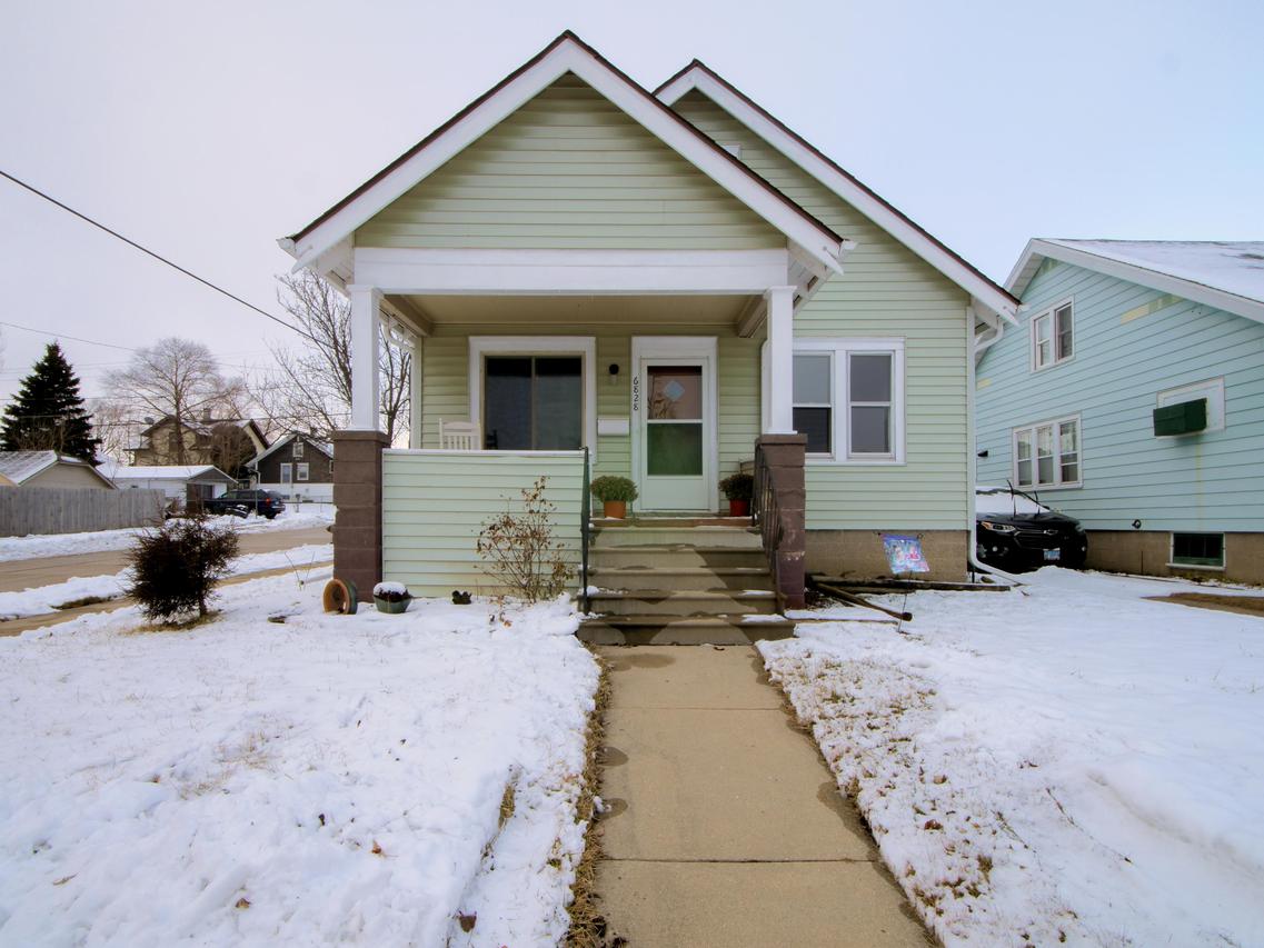 6828 37th Ave, Kenosha, WI 53142