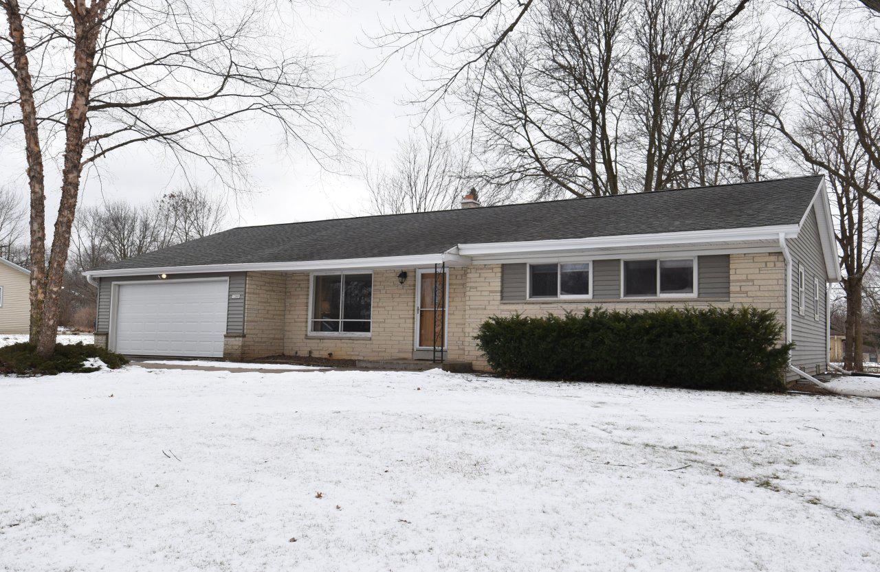 12885 W Cherrytree Ln, New Berlin, WI 53151