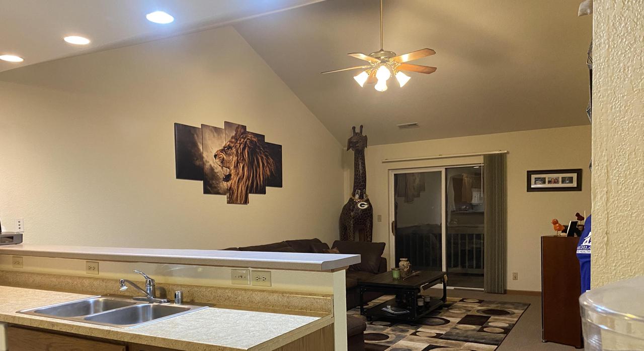 6080 S Crosswinds Dr. #4, Cudahy, WI 53110