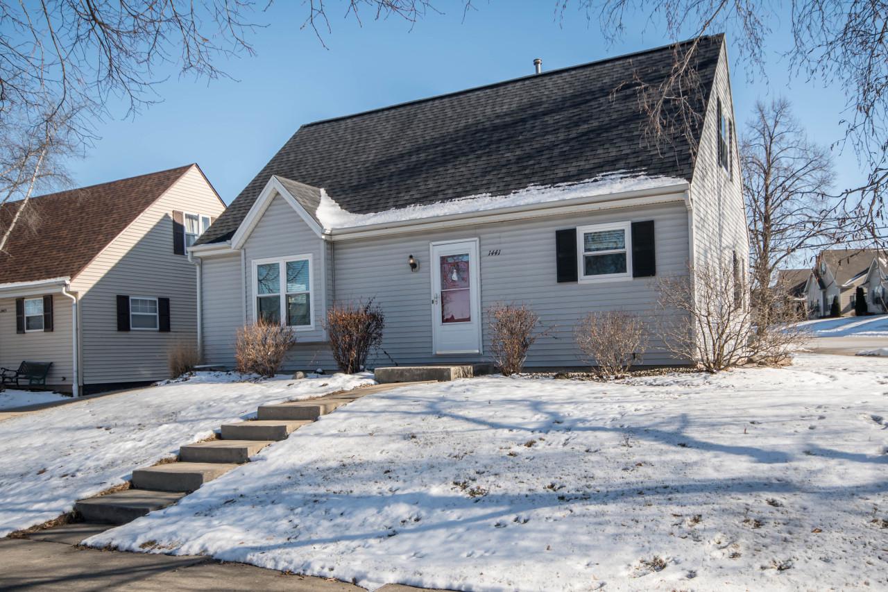 1441 Niagara Ct., Waukesha, WI 53186