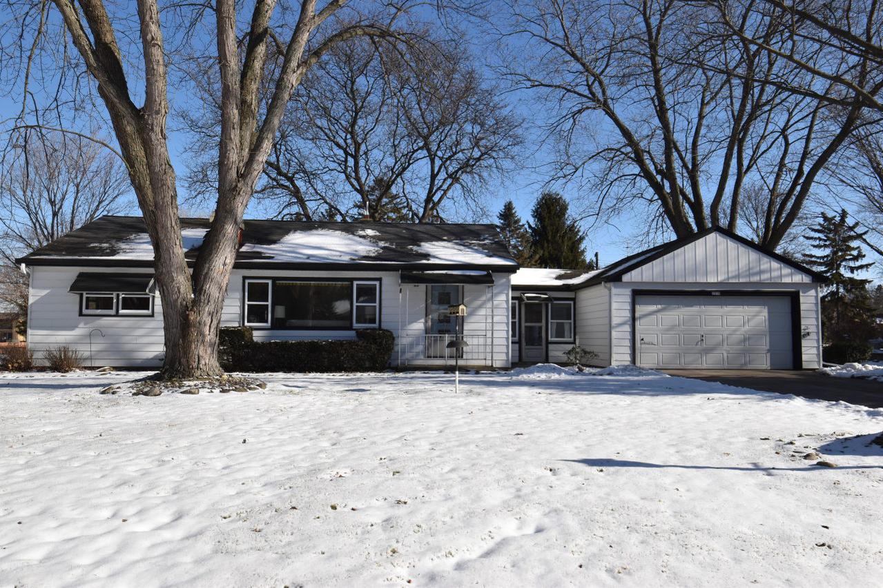 1518 S Clover Knoll, New Berlin, WI 53151