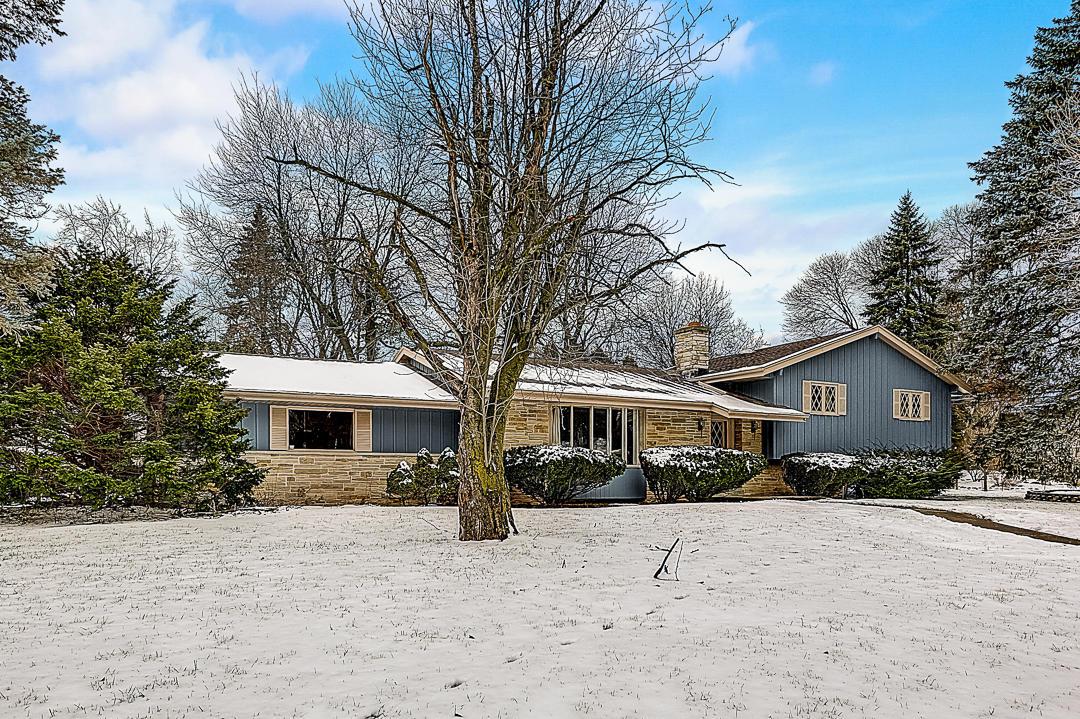 12011 W Meinecke Ave, Wauwatosa, WI 53226