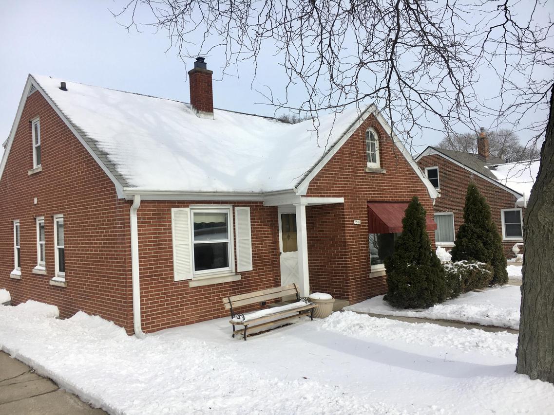 7502 W Meinecke Ave, Wauwatosa, WI 53213