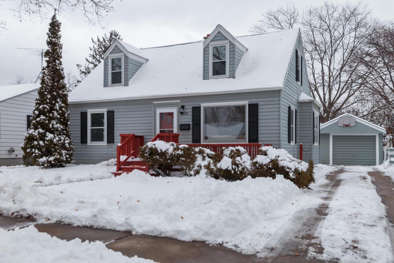 2924 S 70th St., Milwaukee, WI 53219