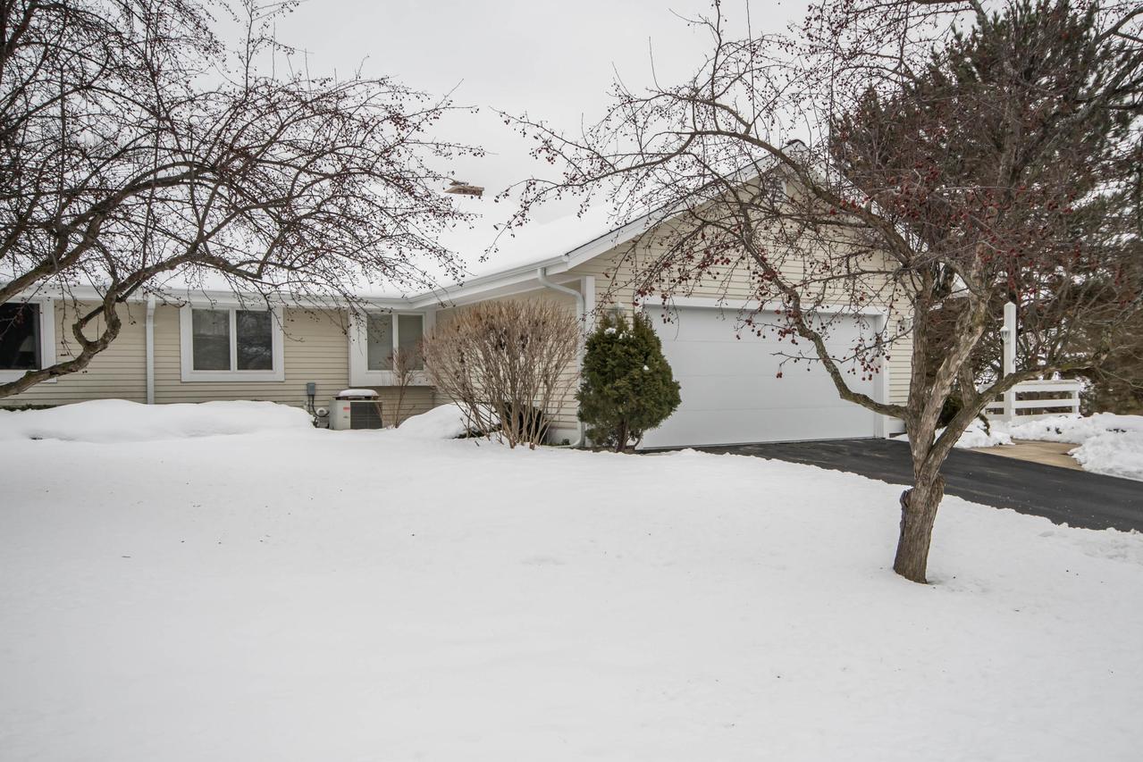 121 Harrogate Dr, Waukesha, WI 53188