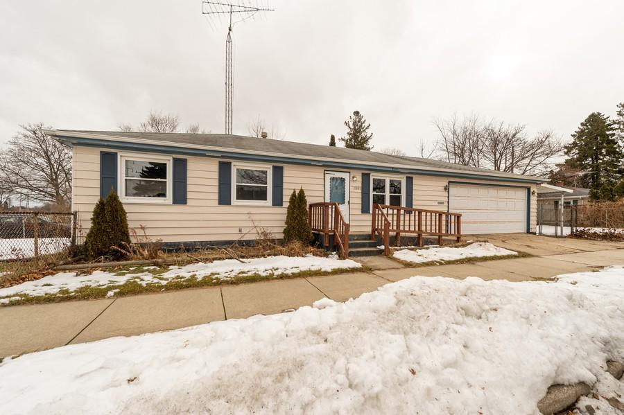 1901 Arthur Ave, Racine, WI 53405