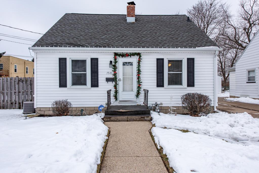 7542 17th Ave, Kenosha, WI 53143