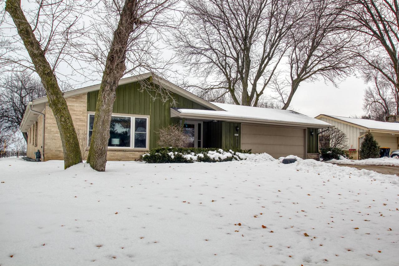 2858 N 117th St., Wauwatosa, WI 53222