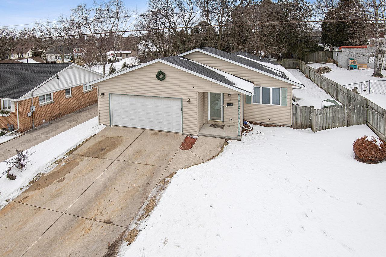1614 S 11th St, Manitowoc, WI 54220