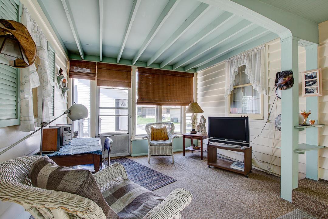 1306 N 120th St., Wauwatosa, WI 53226