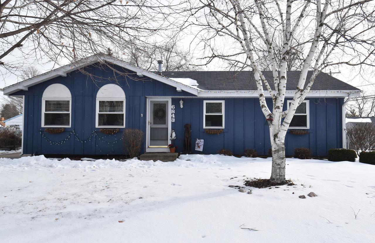 6843 Cliffside Dr., Caledonia, WI 53402