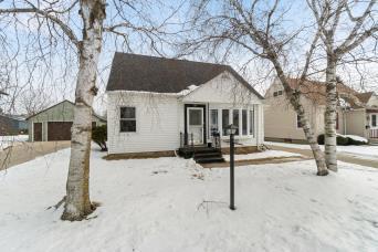 1317 S 20th St., Manitowoc, WI 54220