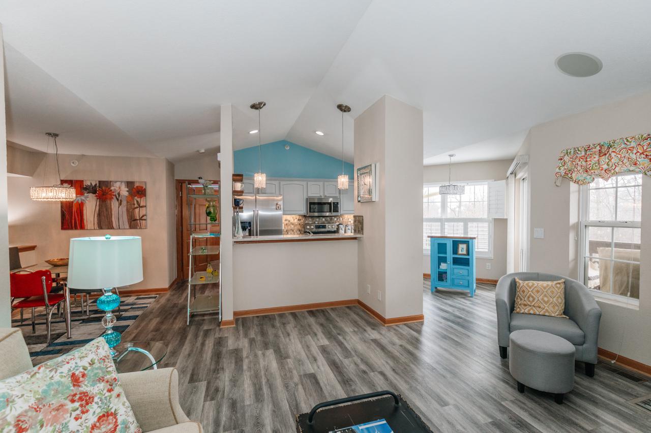 9111 W Elm Ct #E, Franklin, WI 53132