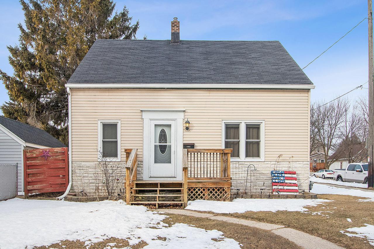 1902 S 9th St., Manitowoc, WI 54220