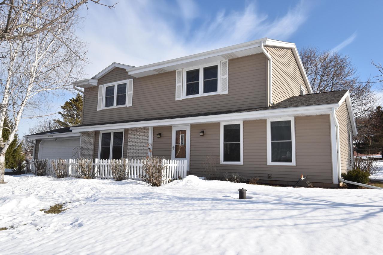 W329S7014 Oak Knoll Dr., Mukwonago, WI 53149
