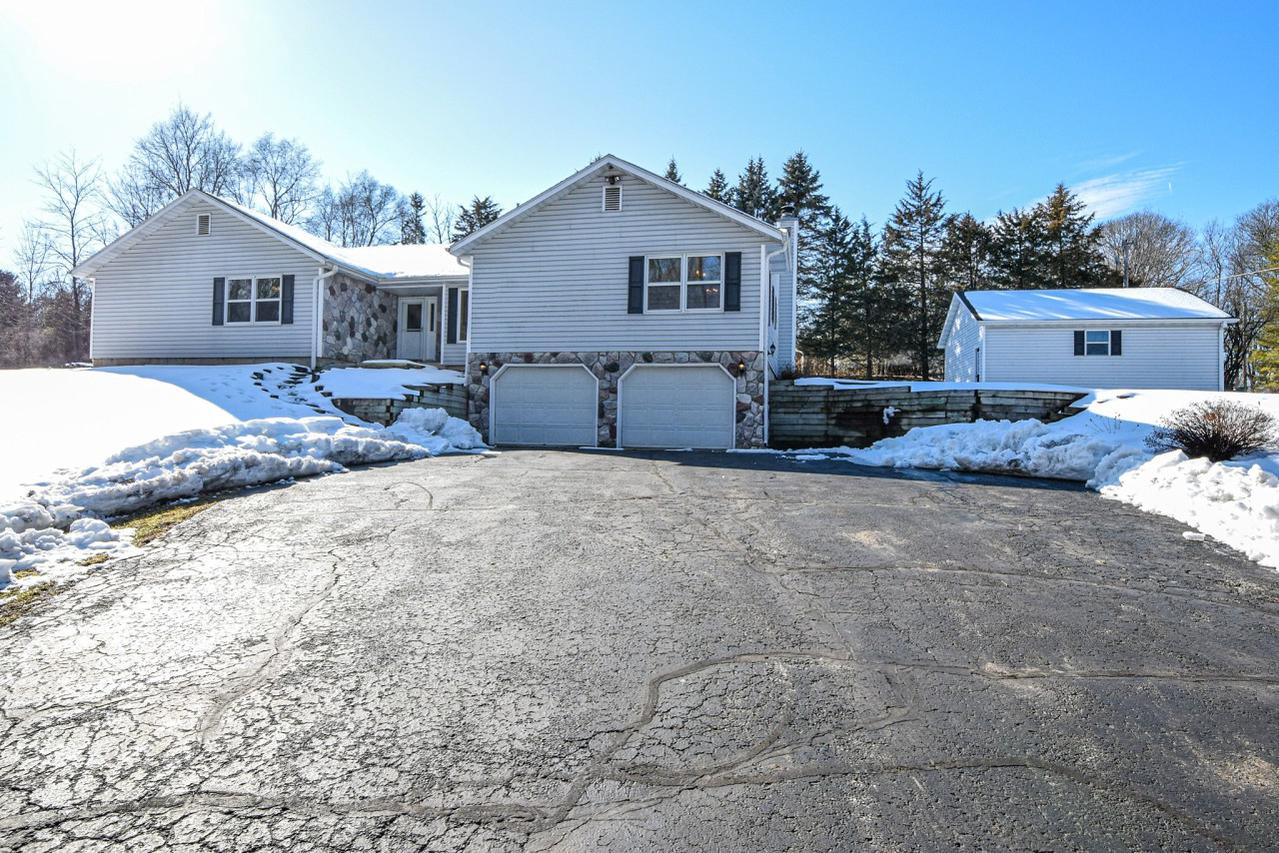 N1995 Sunnyside Ave., Linn, WI 53147