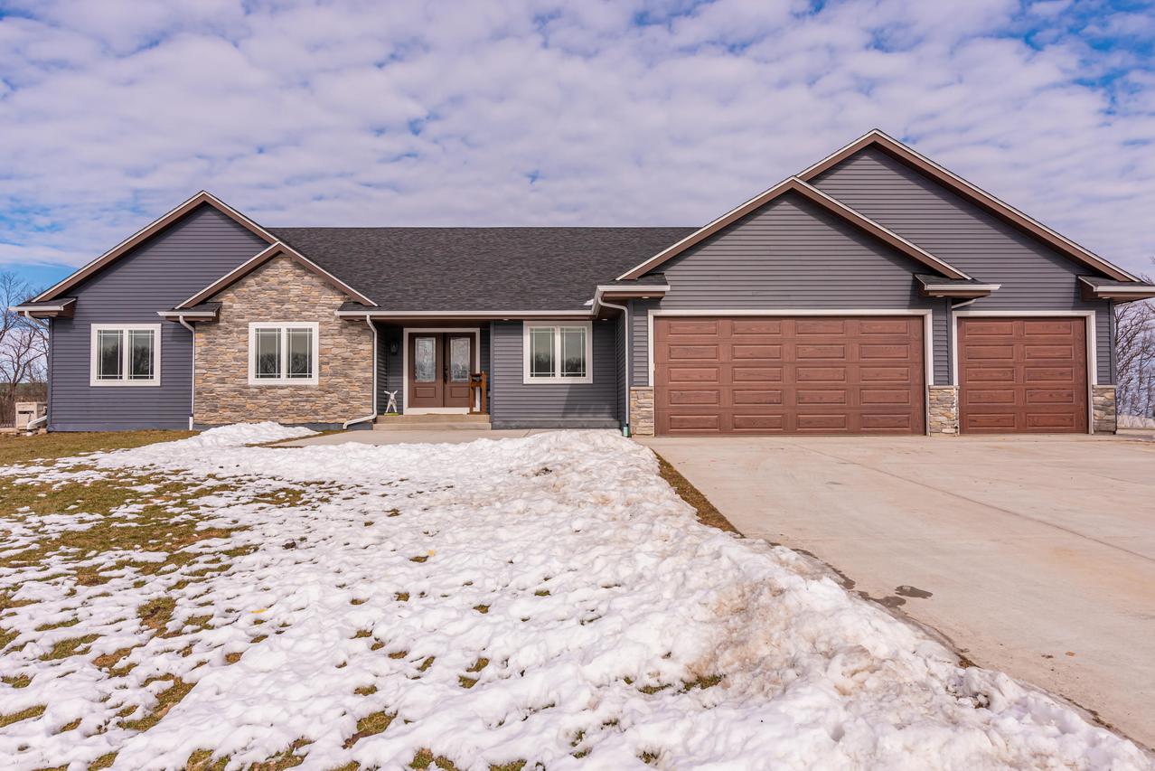 W148N12353 Pleasant View Dr., Germantown, WI 53022