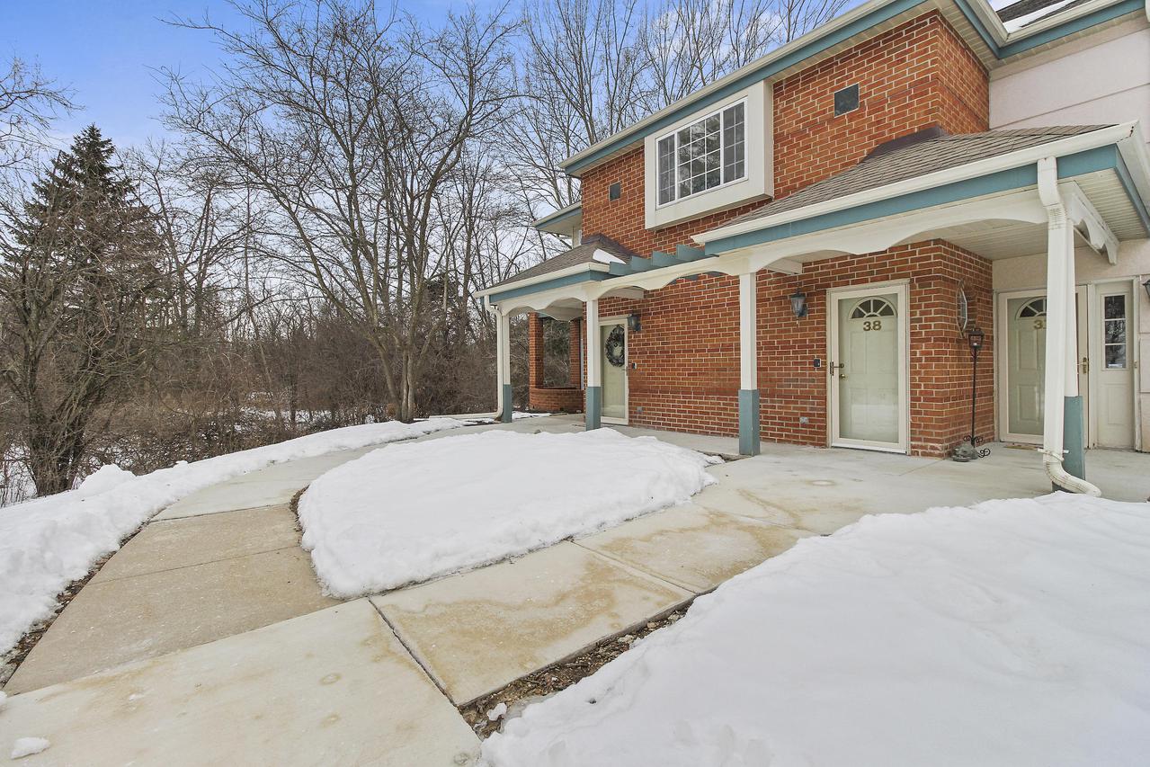 19000 Toldt Woods Dr #38, Brookfield, WI 53045