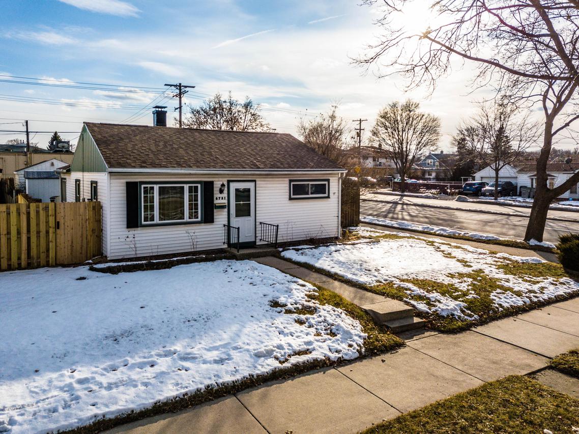 6731 W Verona Ct, Milwaukee, WI 53219
