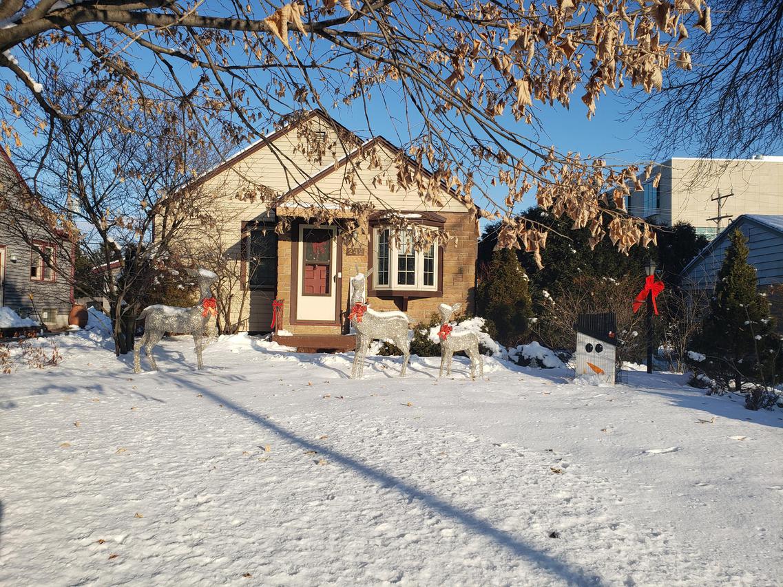 242 N 110th St., Wauwatosa, WI 53226