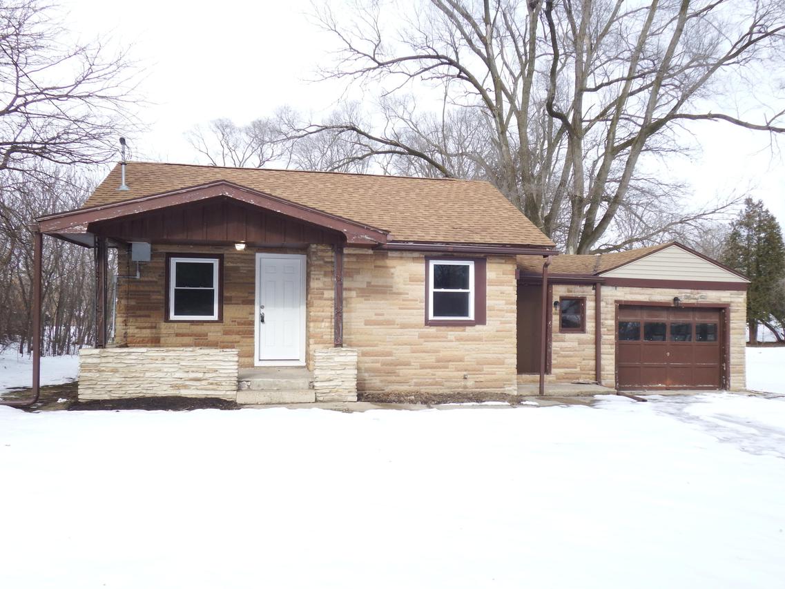 302 Eagle Lake, Mukwonago, WI 53149