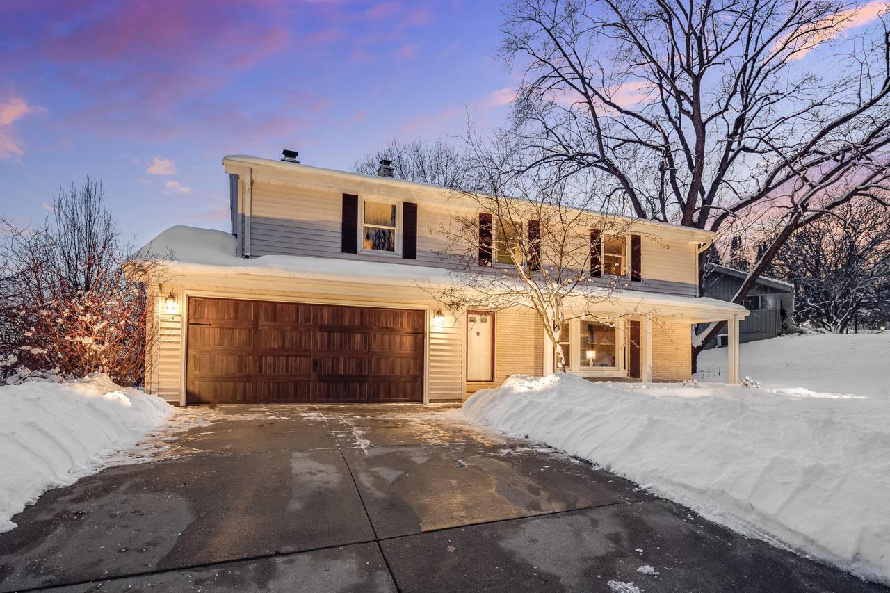 1309 Lynne Dr, Waukesha, WI 53186