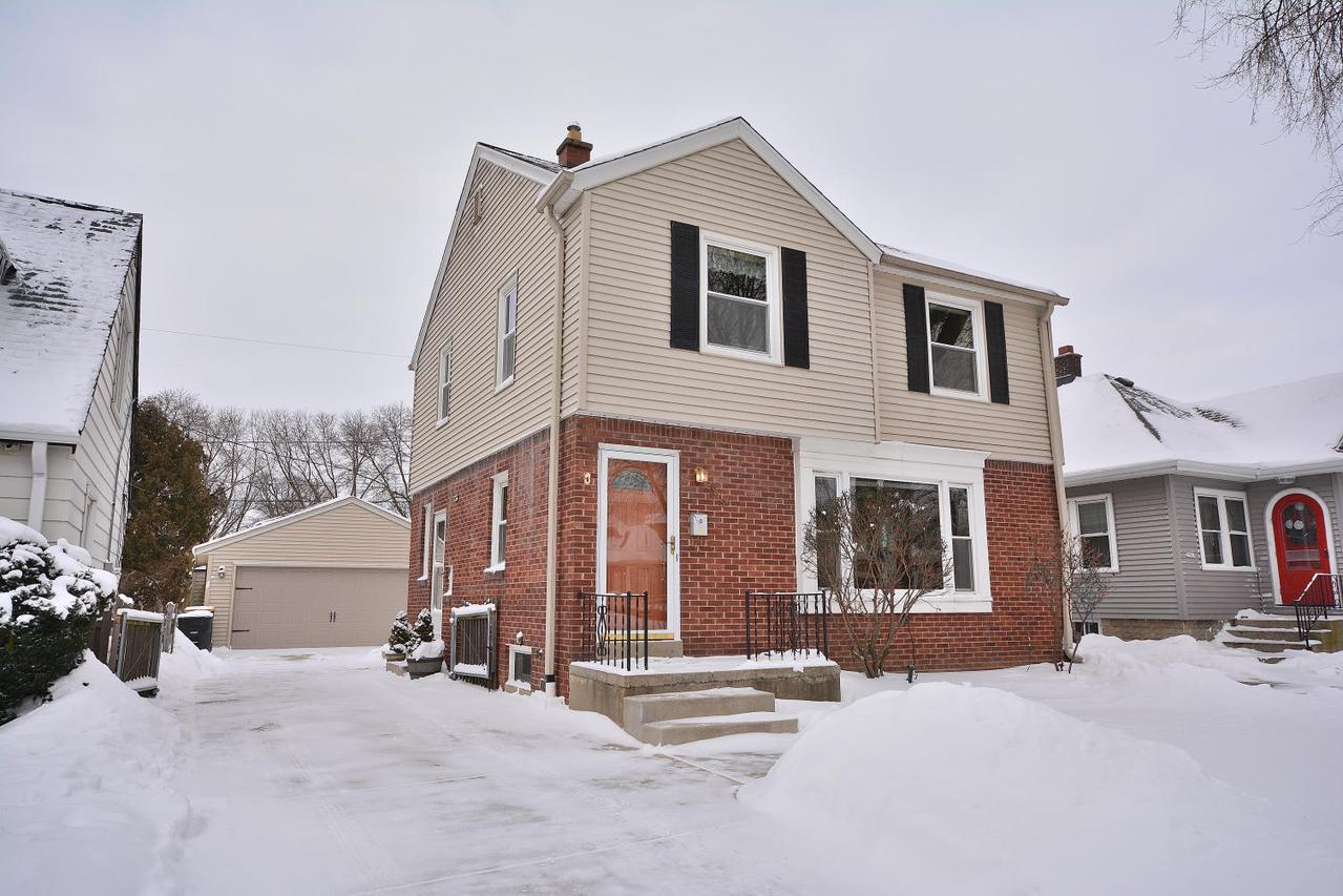 2535 N 71st St, Wauwatosa, WI 53213
