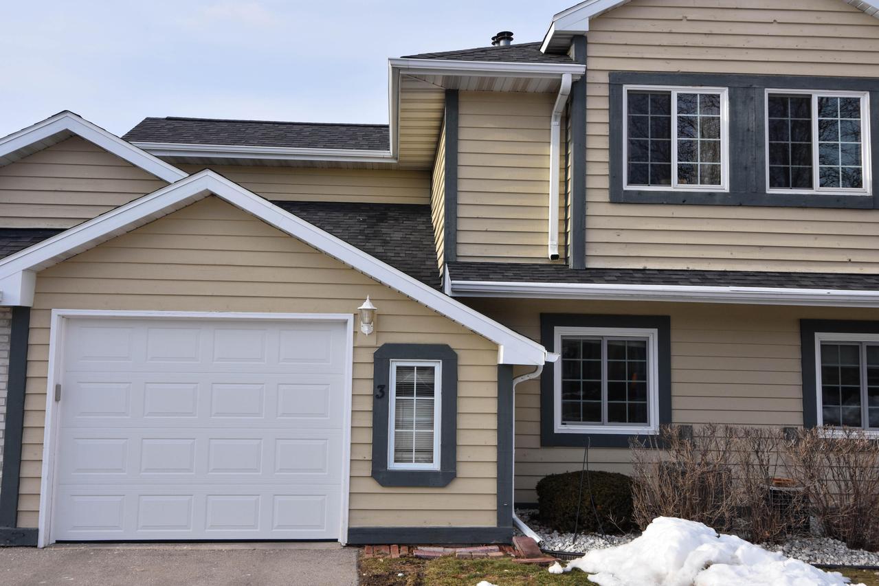 W240N2520 E Parkway Meadow Cir. #3, Pewaukee, WI 53072