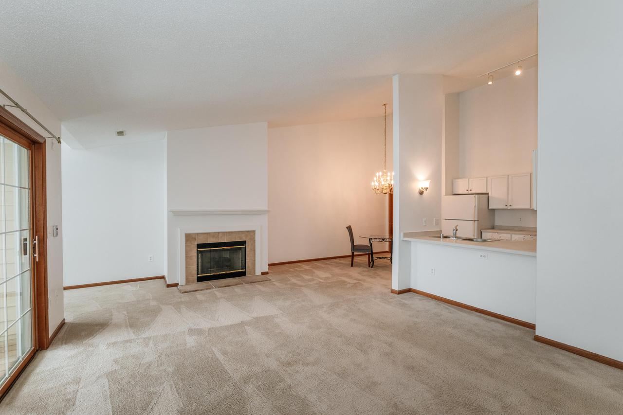 W240N2520 E Parkway Meadow #6, Pewaukee, WI 53072