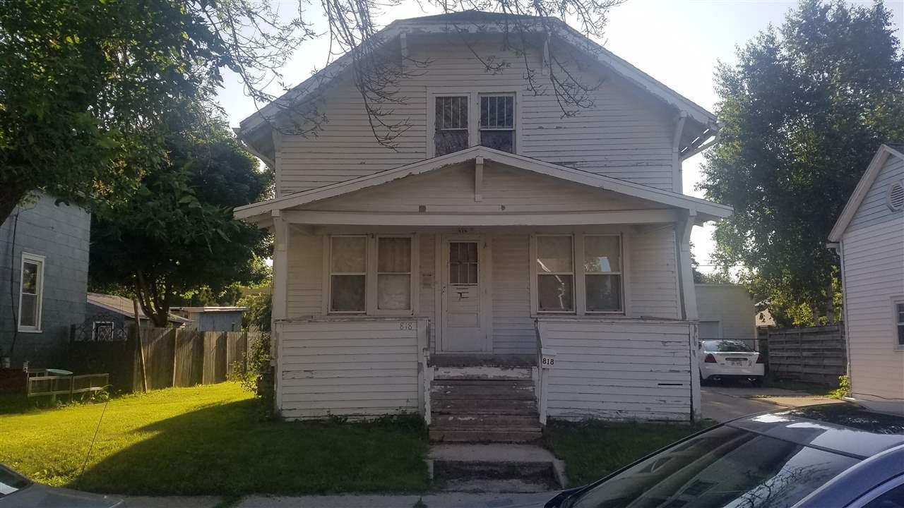 818 S 19th St., Manitowoc, WI 54220