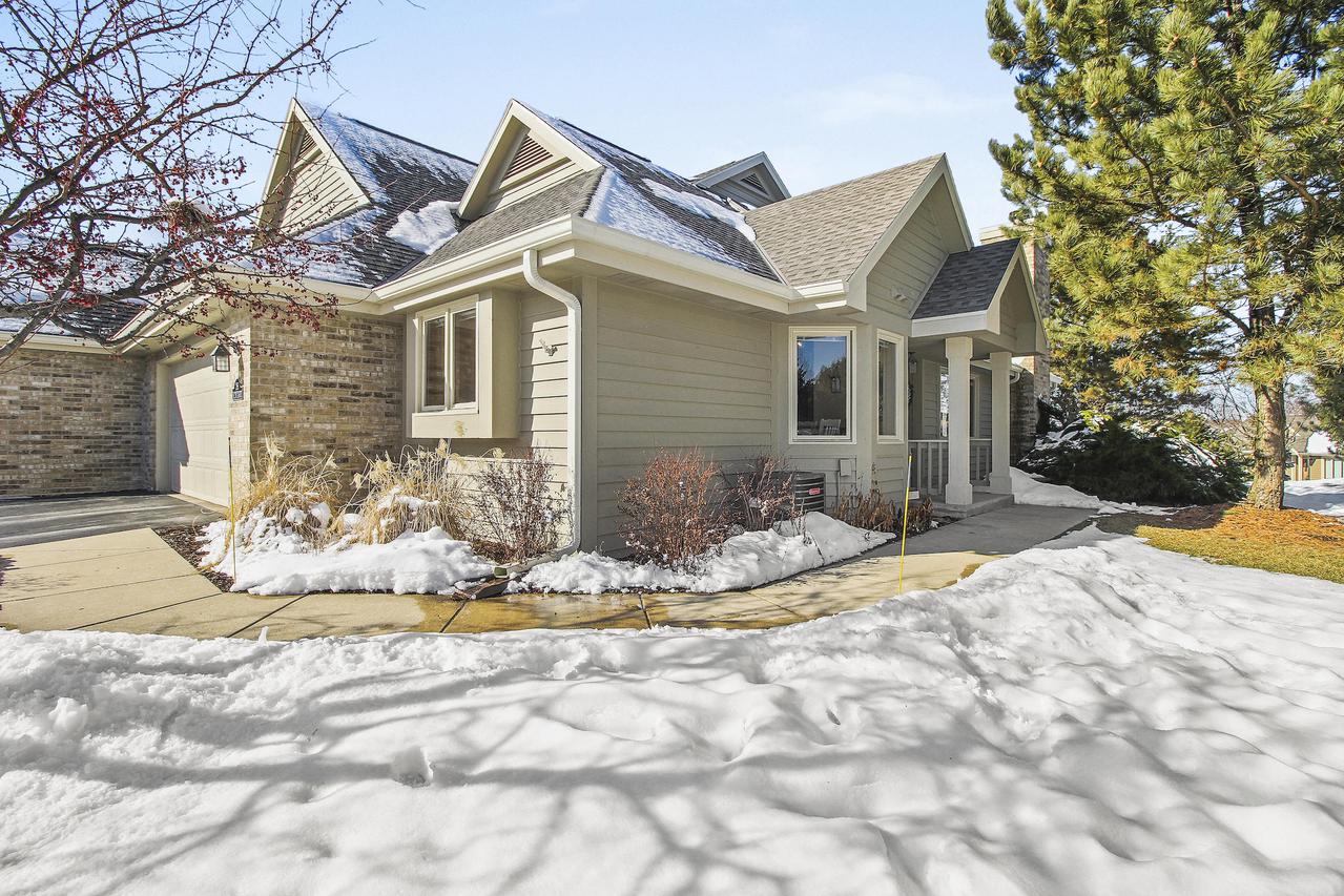 N21W24300 Cumberland Dr. #28J, Pewaukee, WI 53072