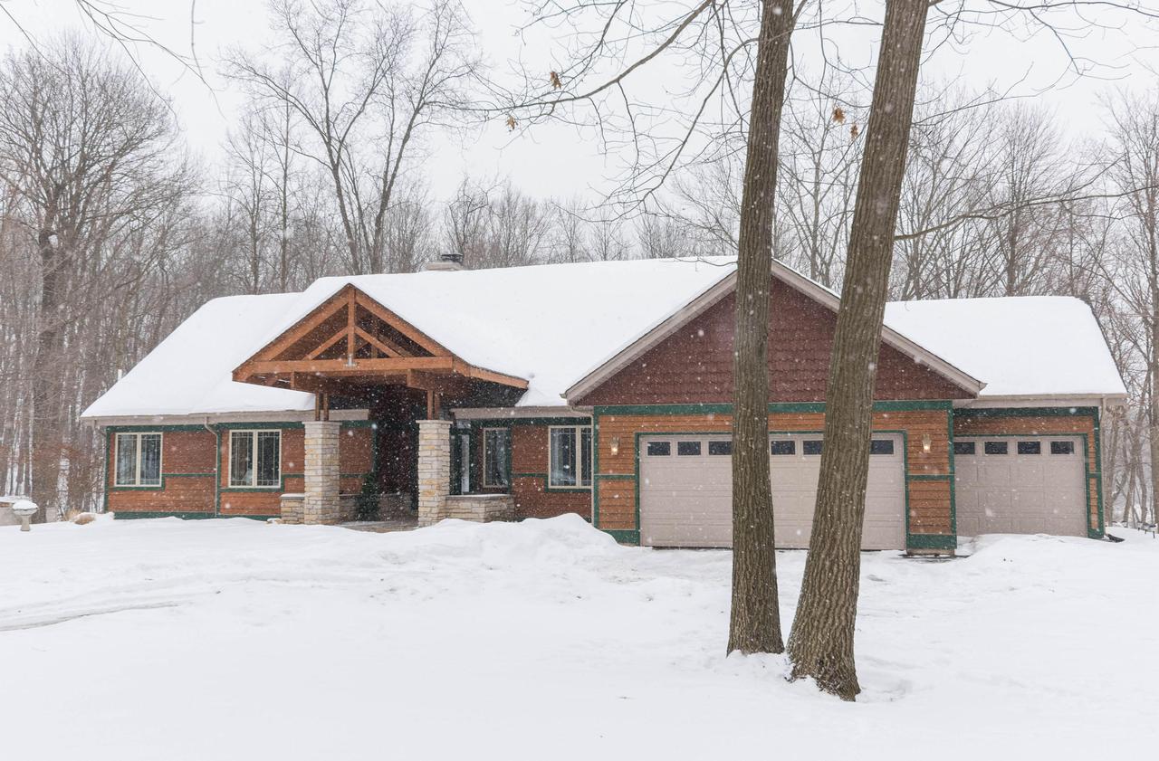 501 Bayberry Ln., Slinger, WI 53086