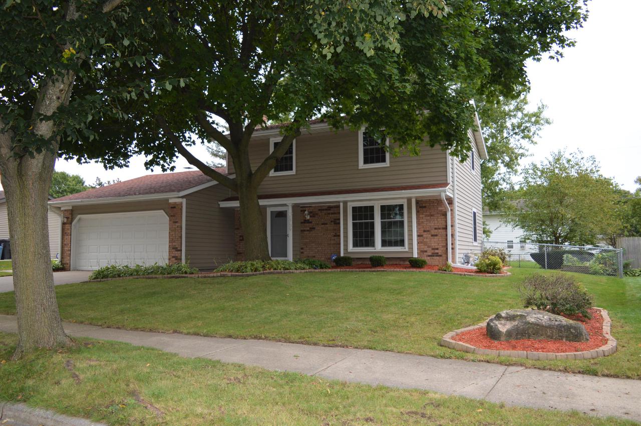 1709 Indianwood Ln., Waukesha, WI 53186