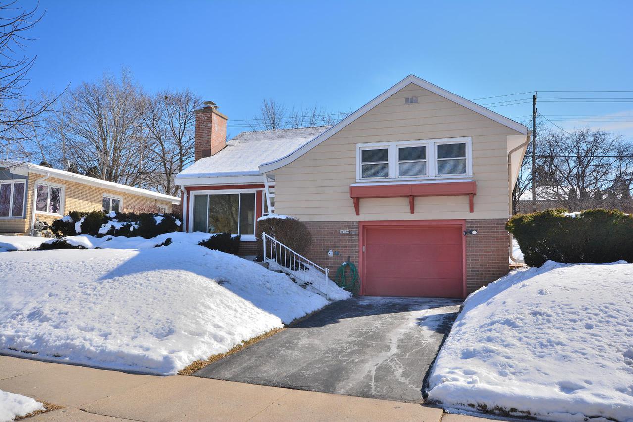 10529 W Grantosa Dr., Wauwatosa, WI 53222