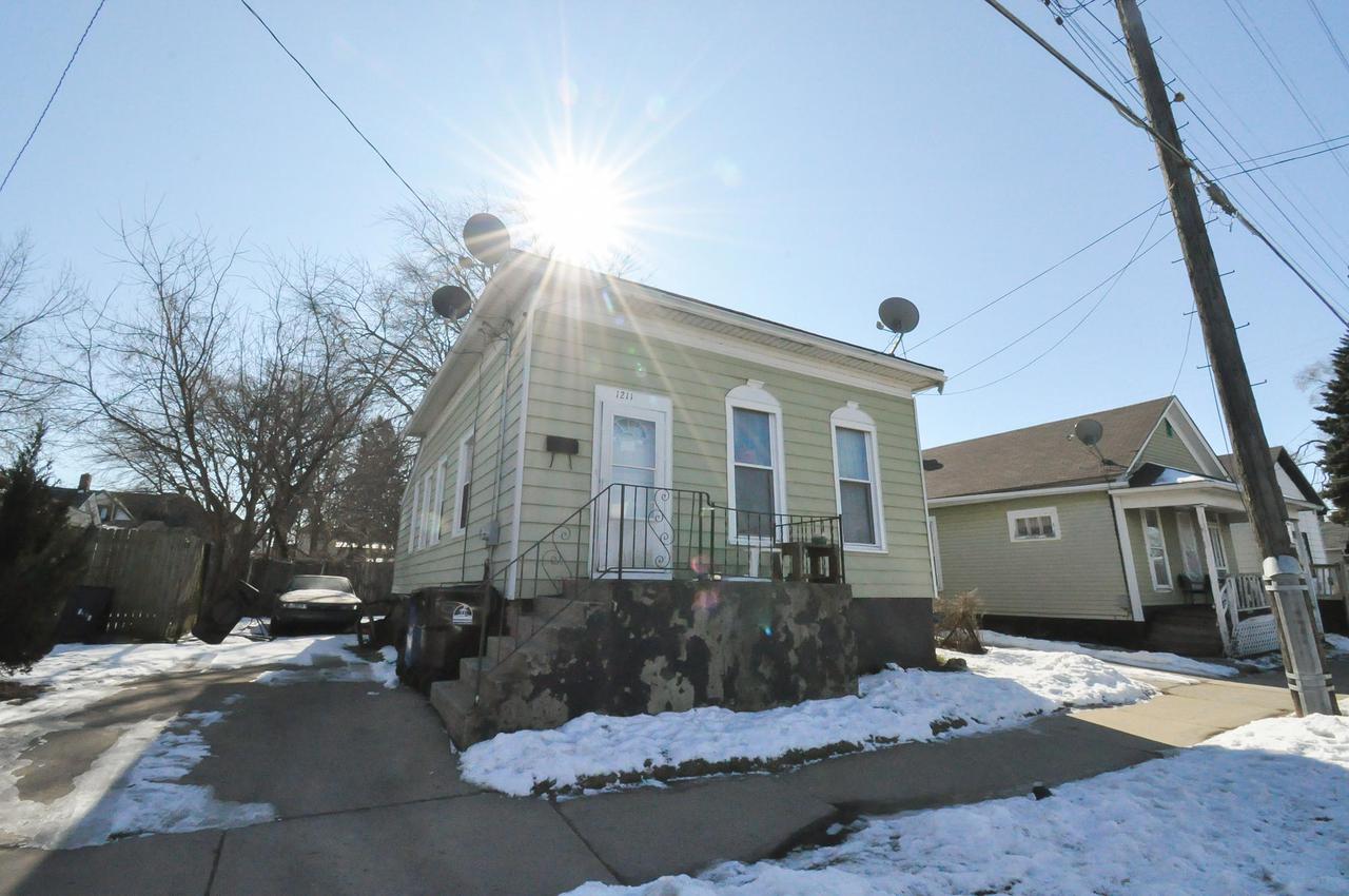 1211 9th St., Racine, WI 53403