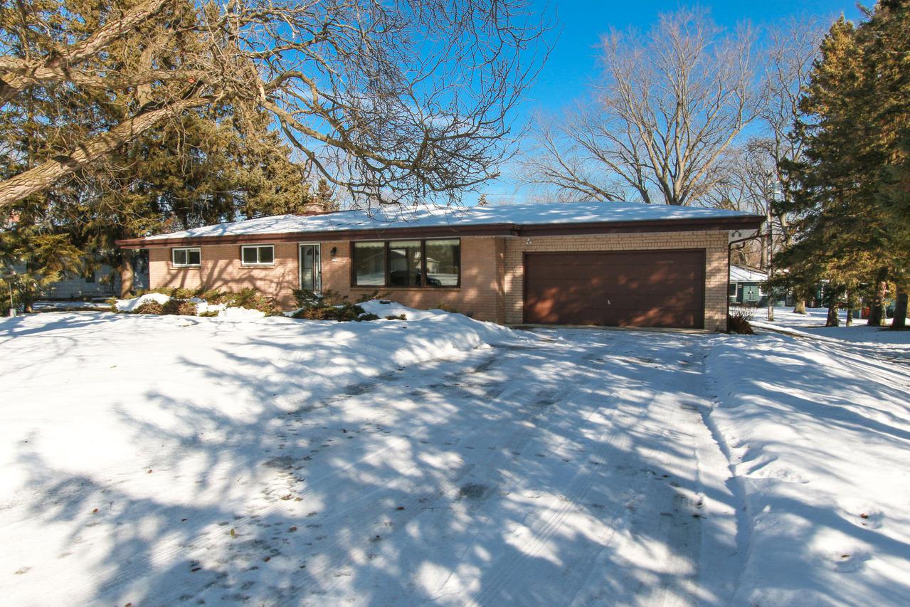 1330 S Bobolink Dr., Brookfield, WI 53005