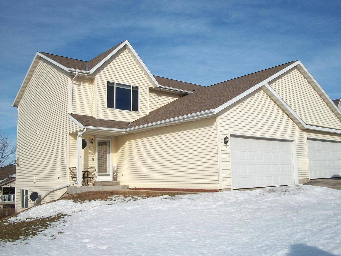 1114 Autumn Dr, West Bend, WI 53090