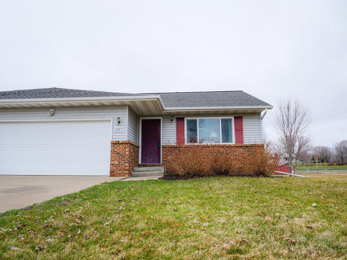 307 Roberts St, Holmen, WI 54636