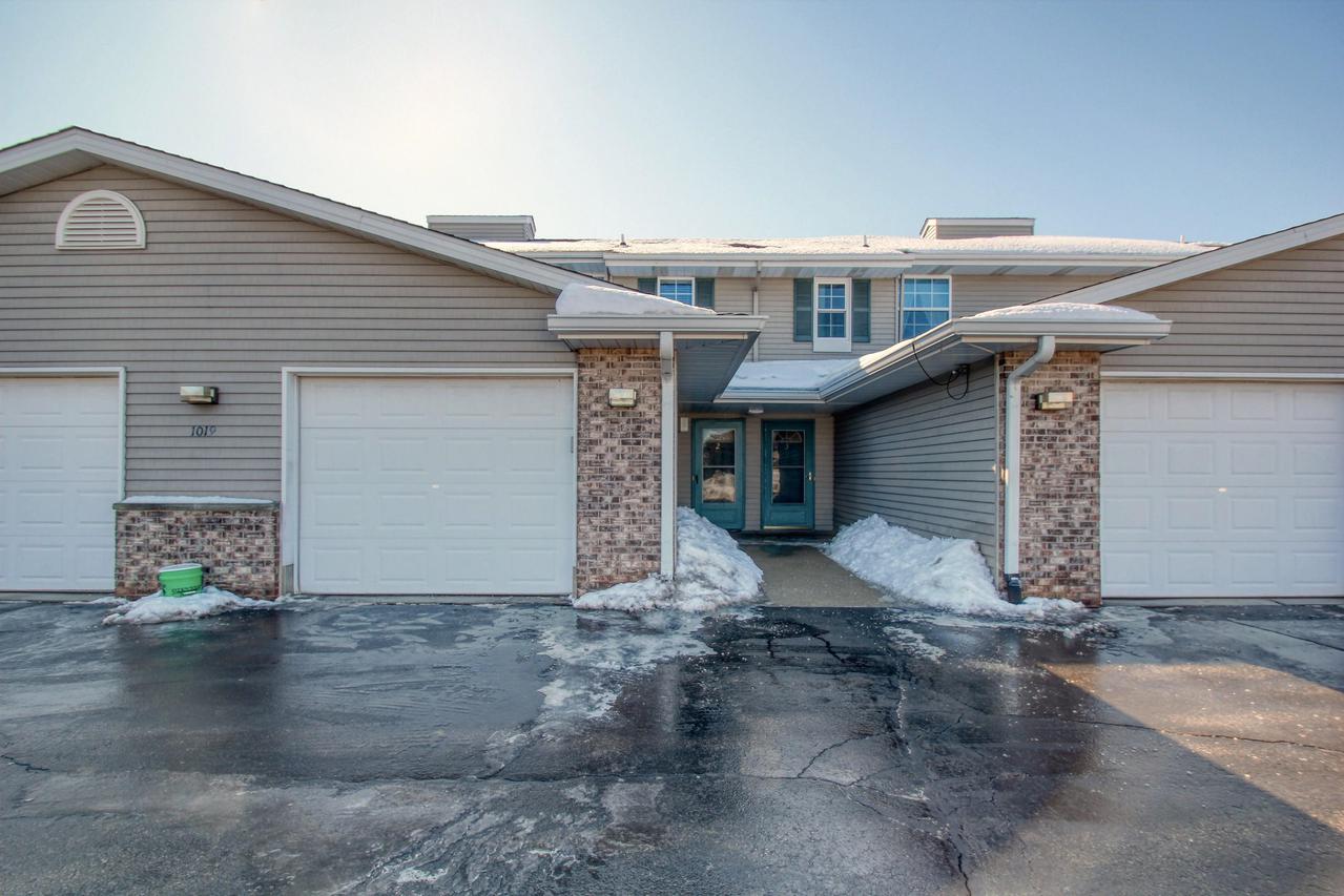 1019 E Woodview Ct #2, Slinger, WI 53086