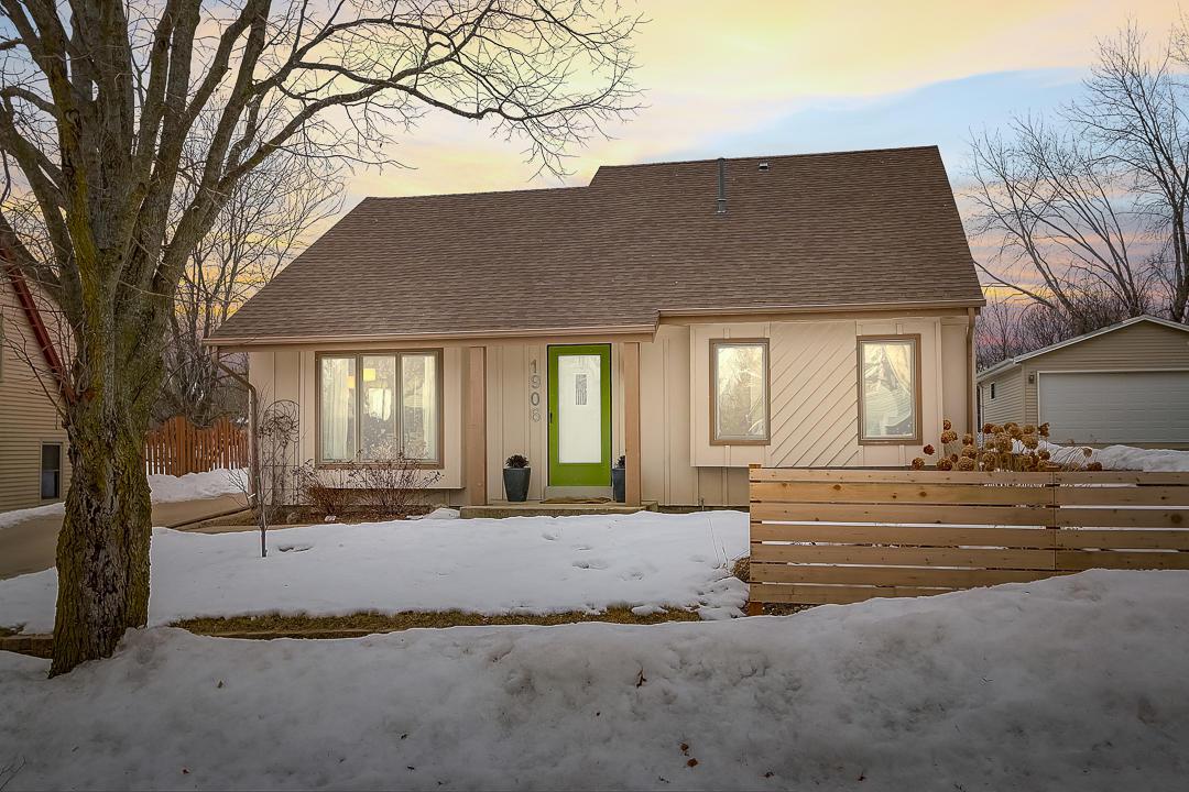 1906 Marliz Dr, Waukesha, WI 53189