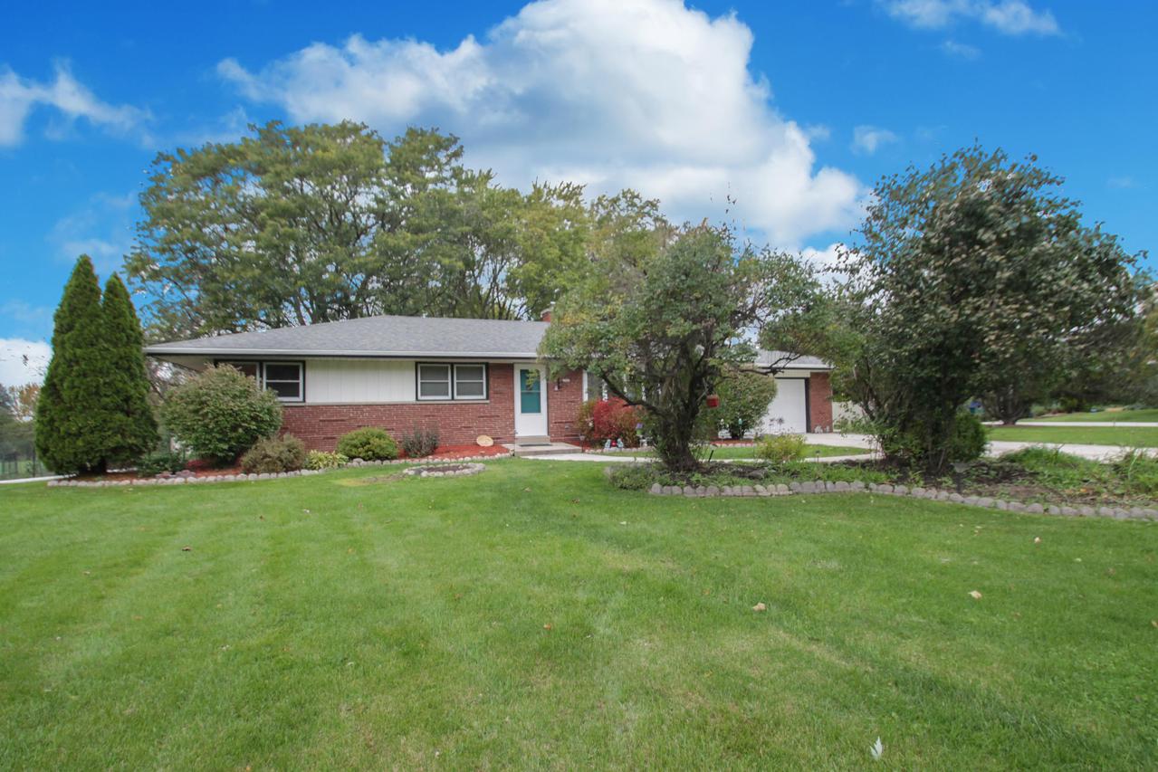 3565 Studio Ct, Brookfield, WI 53045