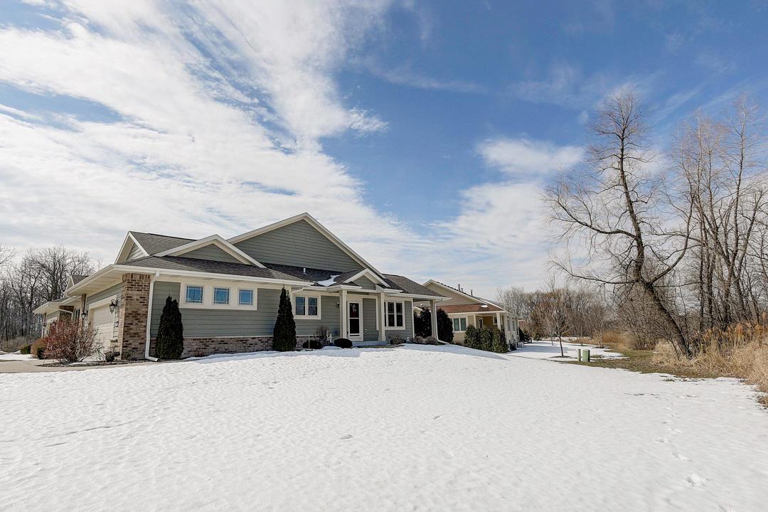 14121 W Honeyager Dr, New Berlin, WI 53151