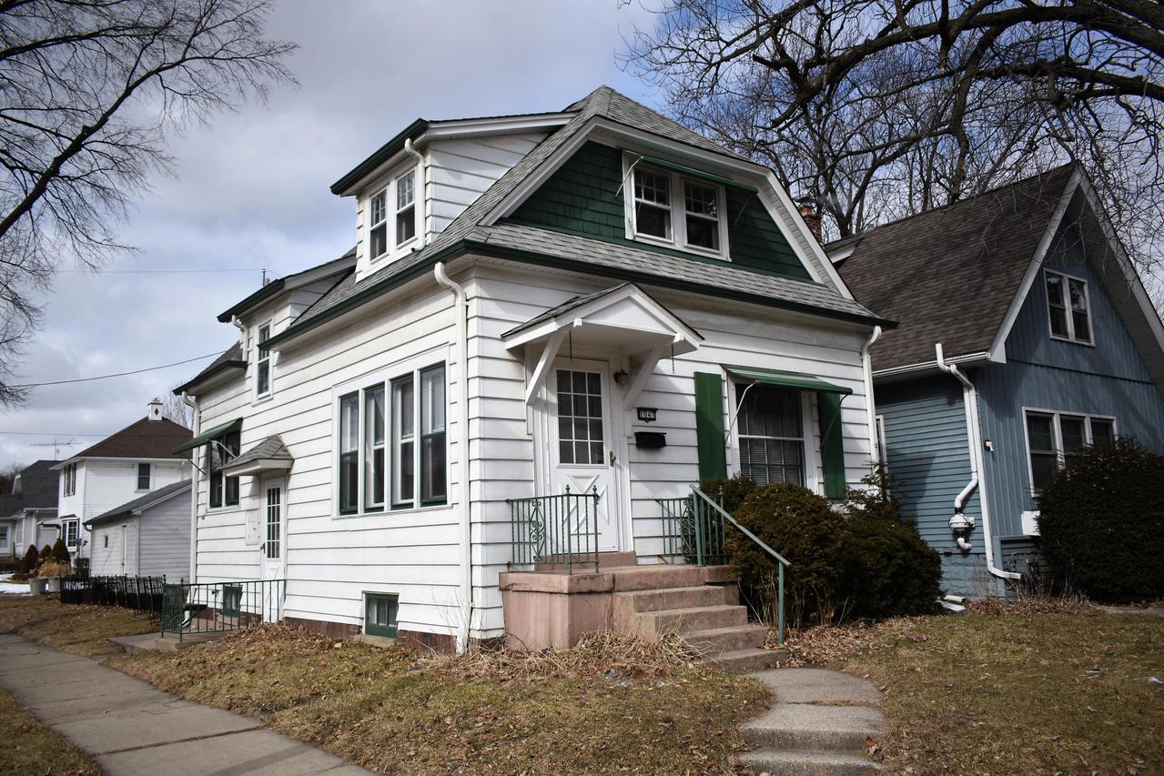 1047 Glenview Ave., Wauwatosa, WI 53213