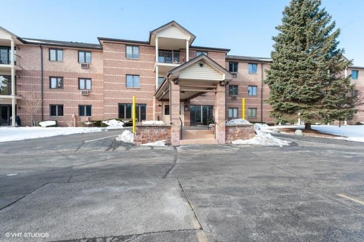 530 N Silverbrook Dr. #105, West Bend, WI 53090