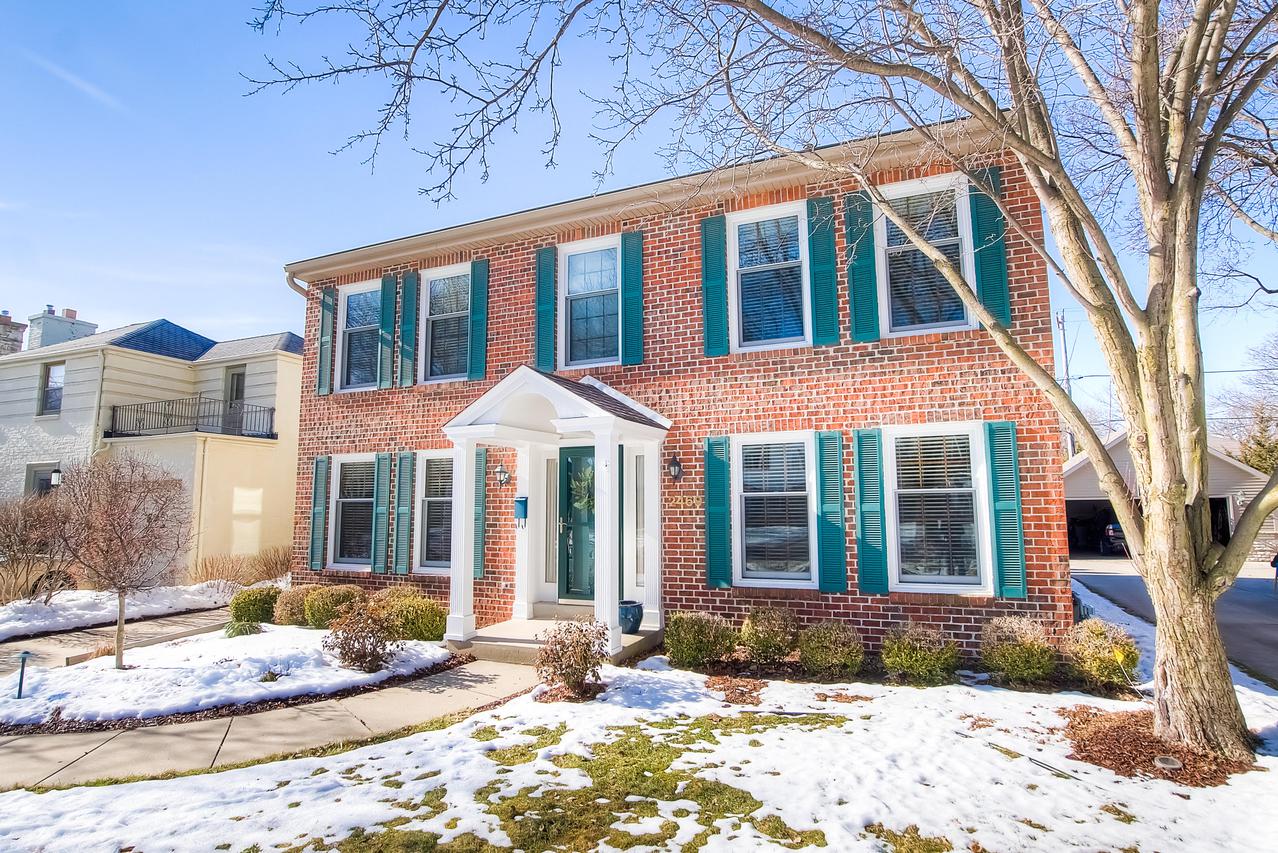 2469 N 96th St., Wauwatosa, WI 53226