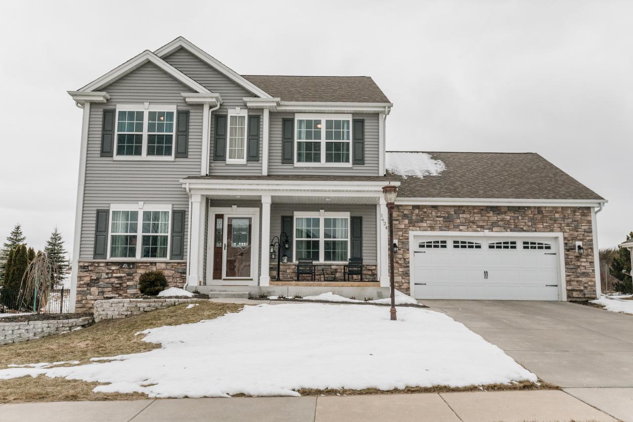 1624 Rockridge Way, Waukesha, WI 53188