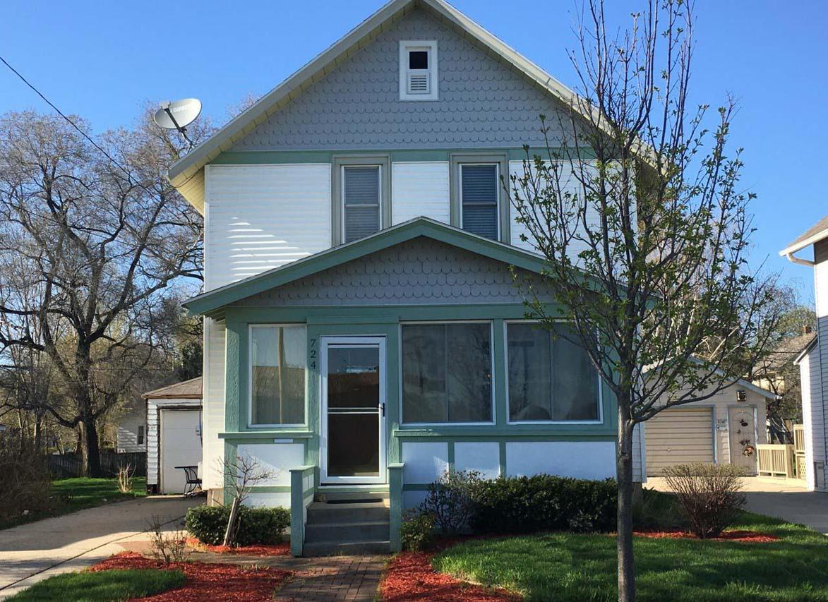 724 W College Ave., Waukesha, WI 53186