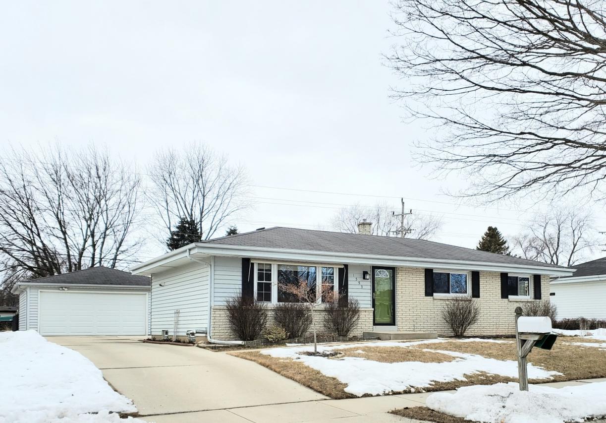 1553 Parknoll Ln., Port Washington, WI 53074