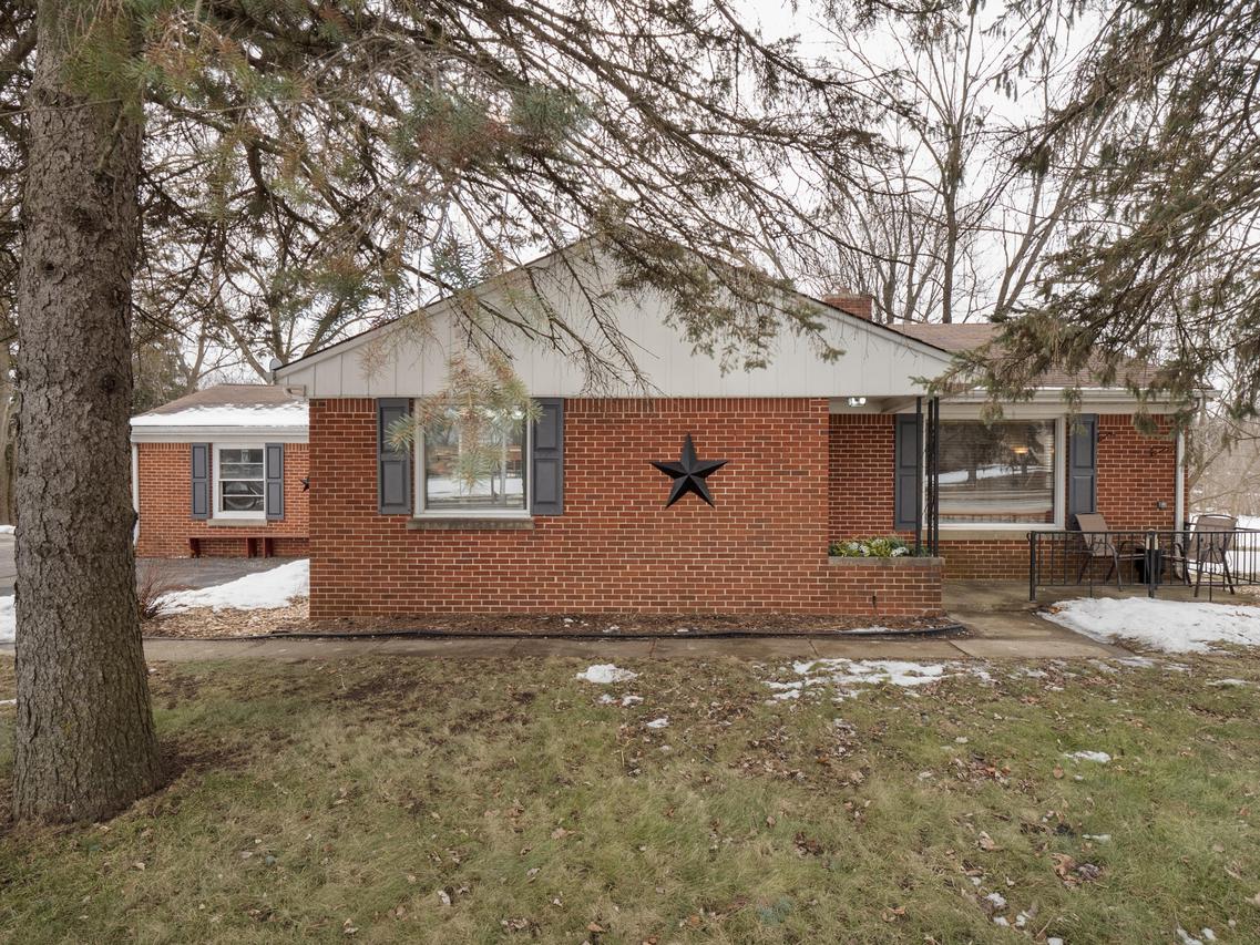 11407 W Janesville Rd, Hales Corners, WI 53130